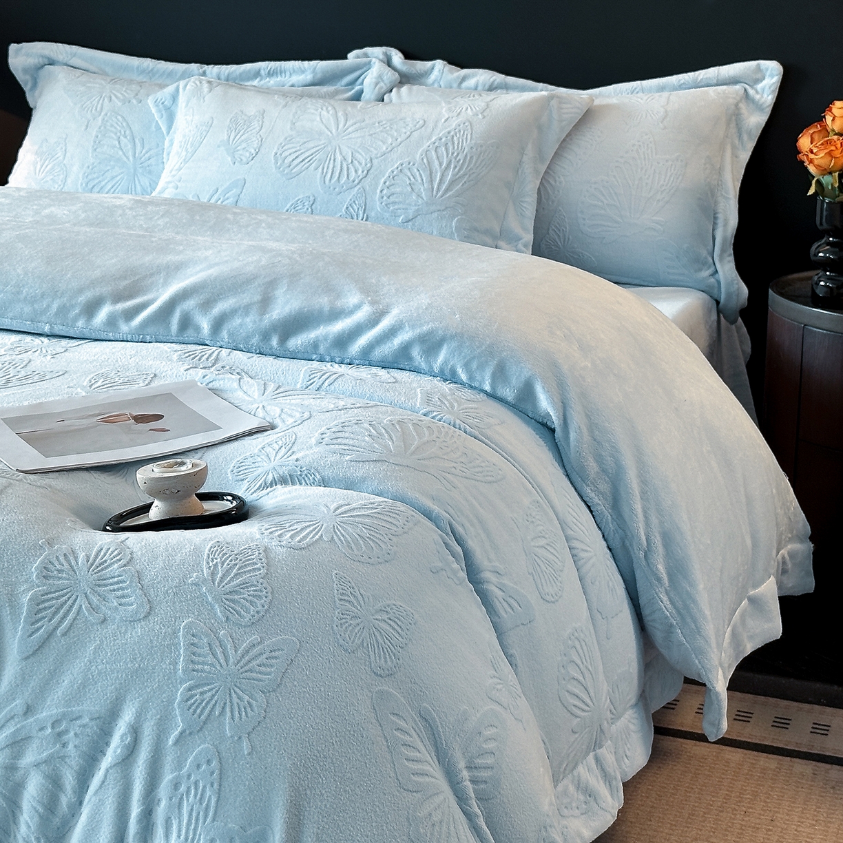 91家纺网 家纺一手货源 找家纺 金阳光家纺 2025新款A类立体雕花牛奶绒轻奢风牛奶绒四件套-梦蝶 梦蝶-蓝