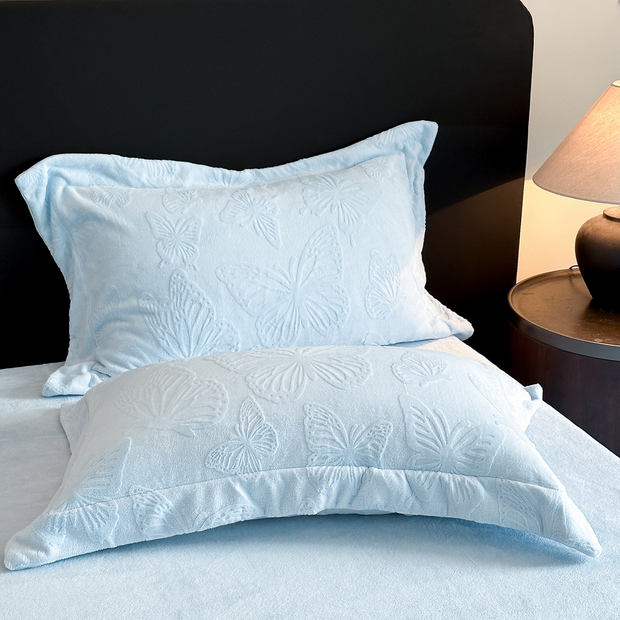 91家纺网 家纺一手货源 找家纺 金阳光家纺 2025新款A类立体雕花牛奶绒轻奢风牛奶绒四件套-梦蝶 梦蝶-蓝