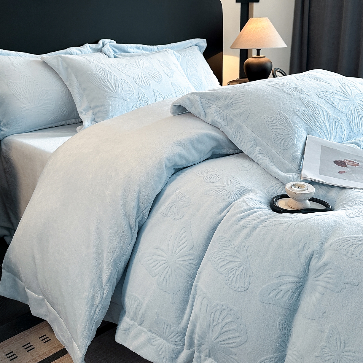 91家纺网 家纺一手货源 找家纺 金阳光家纺 2025新款A类立体雕花牛奶绒轻奢风牛奶绒四件套-梦蝶 梦蝶-蓝