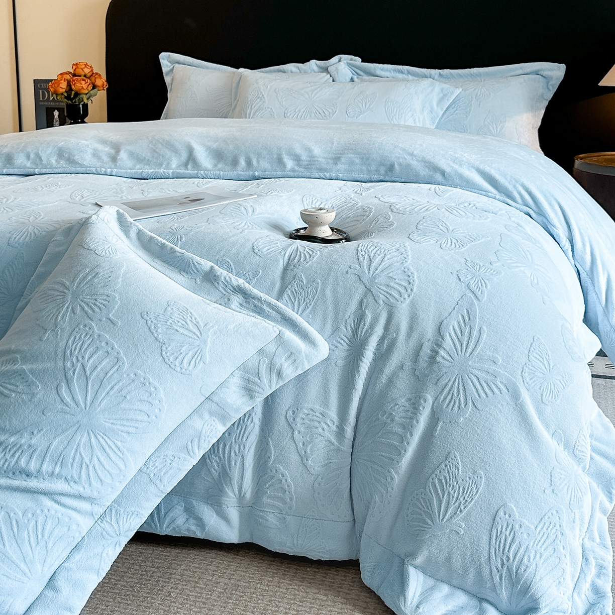 91家纺网 家纺一手货源 找家纺 金阳光家纺 2025新款A类立体雕花牛奶绒轻奢风牛奶绒四件套-梦蝶 梦蝶-蓝