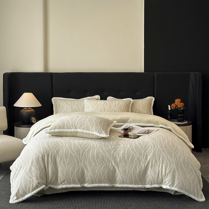 91家纺网 家纺一手货源 找家纺 金阳光家纺 2025新款A类雕花绒兔毛包边牛奶绒四件套 乐枝-浅绿