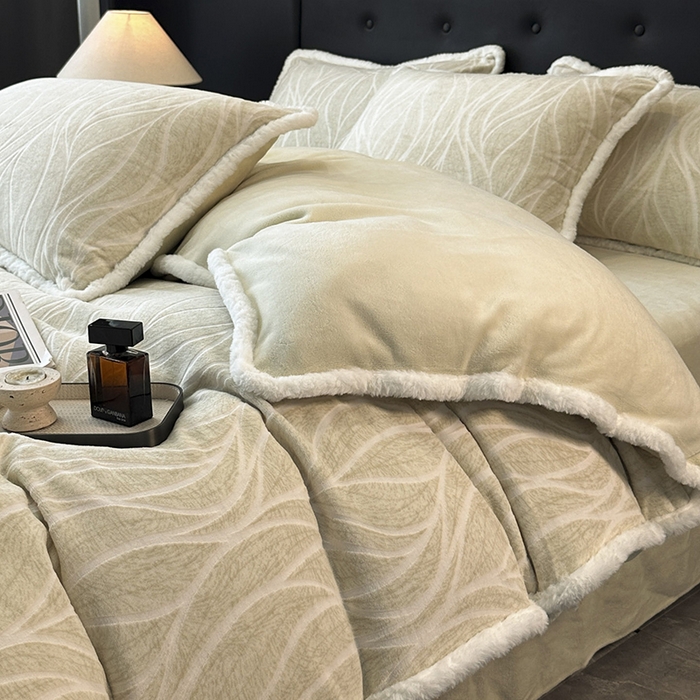 91家纺网 家纺一手货源 找家纺 金阳光家纺 2025新款A类雕花绒兔毛包边牛奶绒四件套 乐枝-浅绿