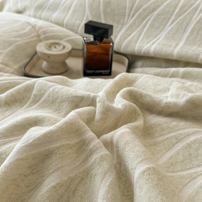 91家纺网 家纺一手货源 找家纺 金阳光家纺 2025新款A类雕花绒兔毛包边牛奶绒四件套 乐枝-浅绿