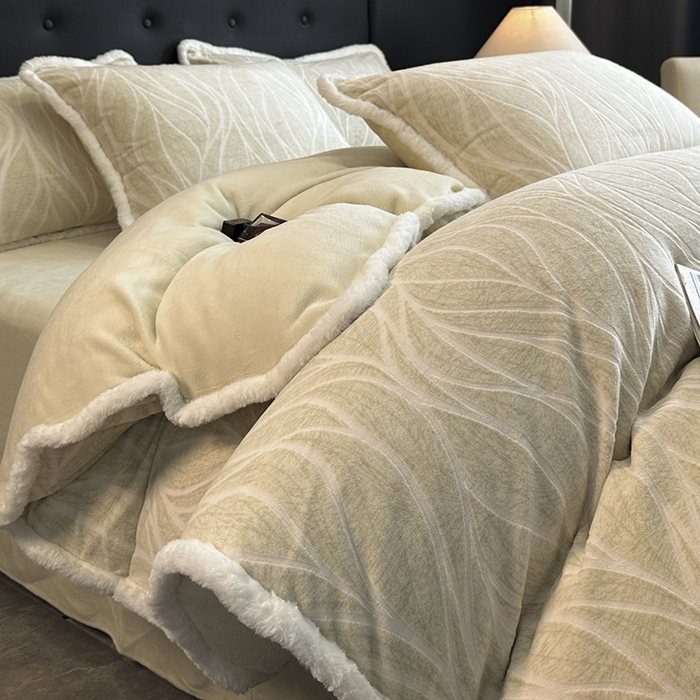 91家纺网 家纺一手货源 找家纺 金阳光家纺 2025新款A类雕花绒兔毛包边牛奶绒四件套 乐枝-浅绿