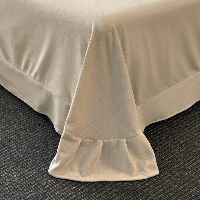 91家纺网 家纺一手货源 找家纺 金阳光家纺 2025新款A类雕花绒兔毛包边牛奶绒四件套 米莱-月光白