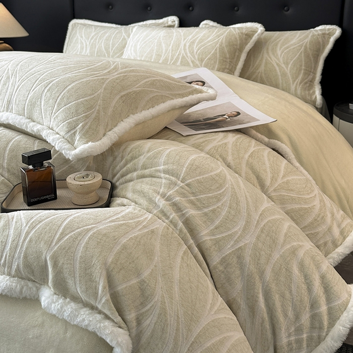 91家纺网 家纺一手货源 找家纺 金阳光家纺 2025新款A类雕花绒兔毛包边牛奶绒四件套 乐枝-浅绿