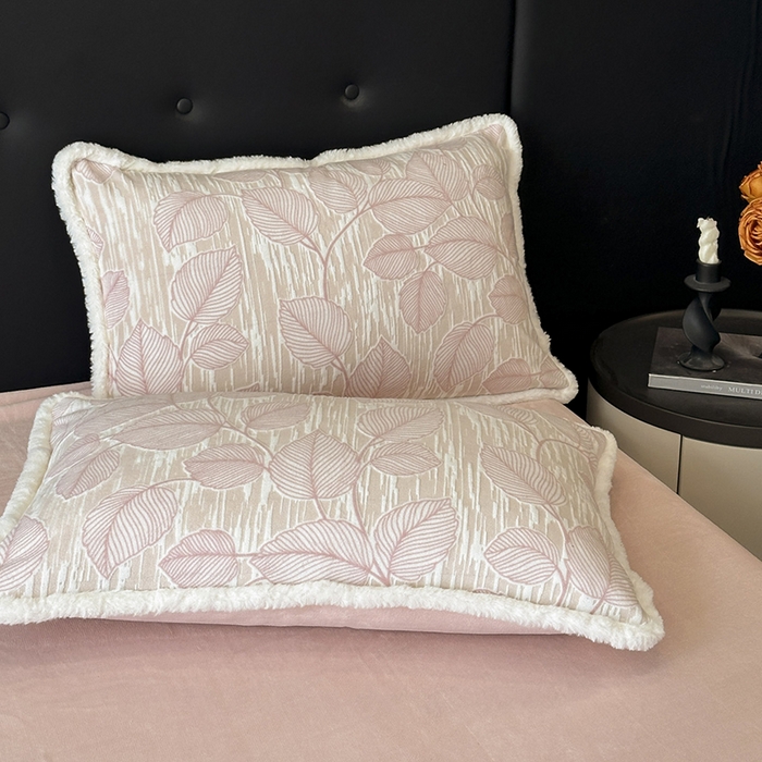 91家纺网 家纺一手货源 找家纺 金阳光家纺 2025新款A类雕花绒兔毛包边牛奶绒四件套 仲夏-粉色