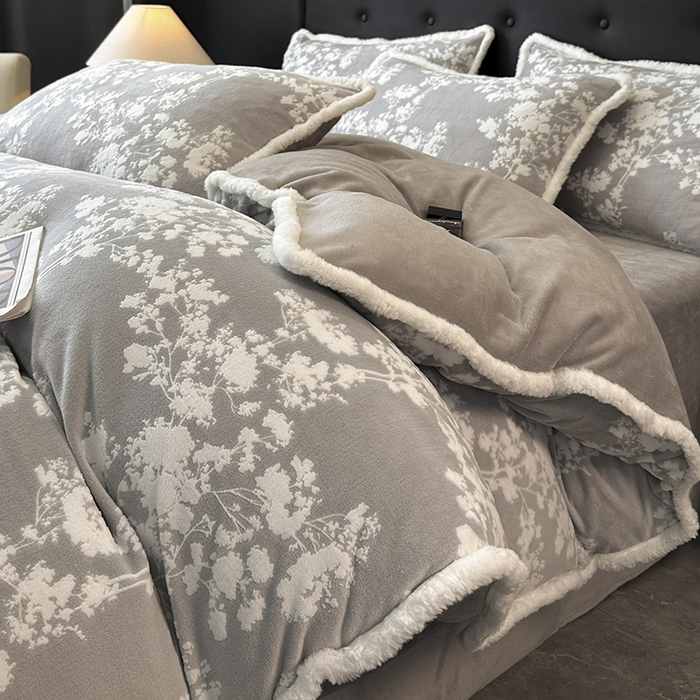金阳光家纺 2025新款A类雕花绒兔毛包边牛奶绒四件套 画意枝头-浅灰