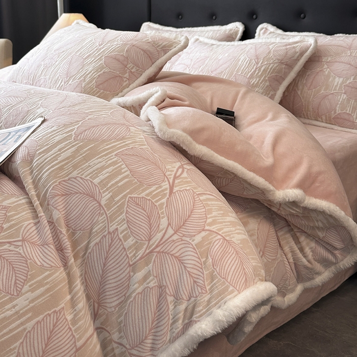 金阳光家纺 2025新款A类雕花绒兔毛包边牛奶绒四件套 仲夏-粉色