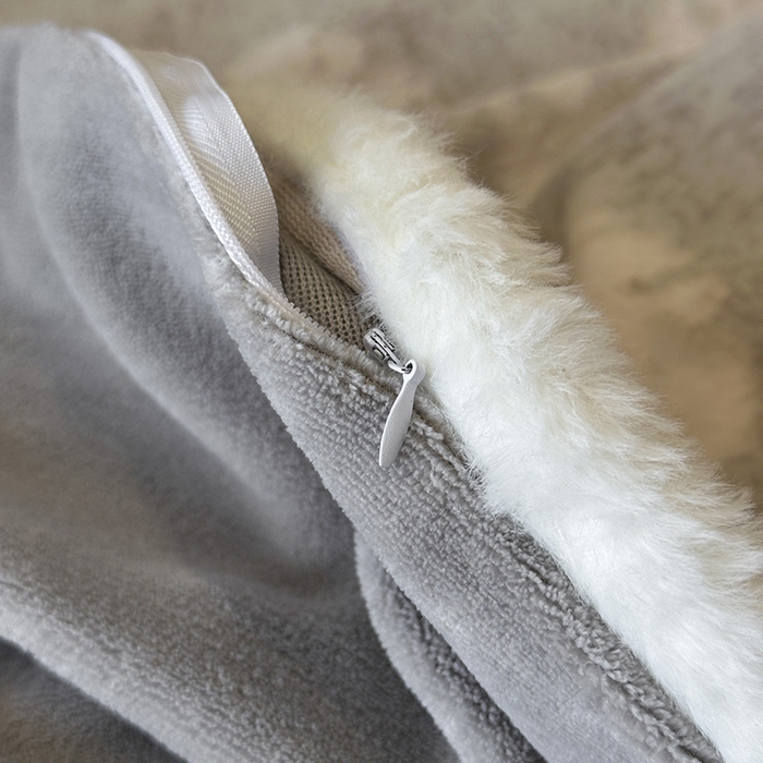 91家纺网 家纺一手货源 找家纺 金阳光家纺 2025新款A类雕花绒兔毛包边牛奶绒四件套 梦幻森林-灰色