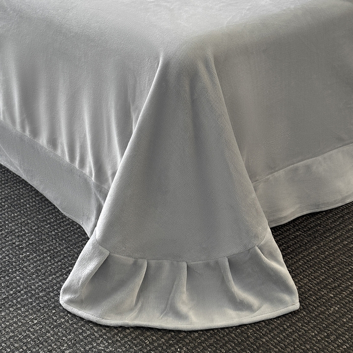 91家纺网 家纺一手货源 找家纺 金阳光家纺 2025新款A类雕花绒兔毛包边牛奶绒四件套 樱花草-蓝灰