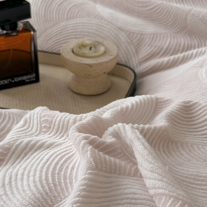 91家纺网 家纺一手货源 找家纺 金阳光家纺 2025新款A类雕花绒兔毛包边牛奶绒四件套 交响乐-粉色