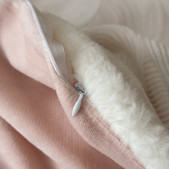 91家纺网 家纺一手货源 找家纺 金阳光家纺 2025新款A类雕花绒兔毛包边牛奶绒四件套 交响乐-粉色