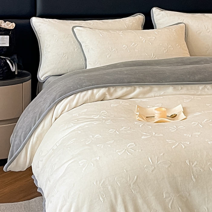 91家纺网 家纺一手货源 找家纺 （总）金阳光家纺 2025新款A类立体雕花蝴蝶结包边款牛奶绒四件套-舞蝶系列