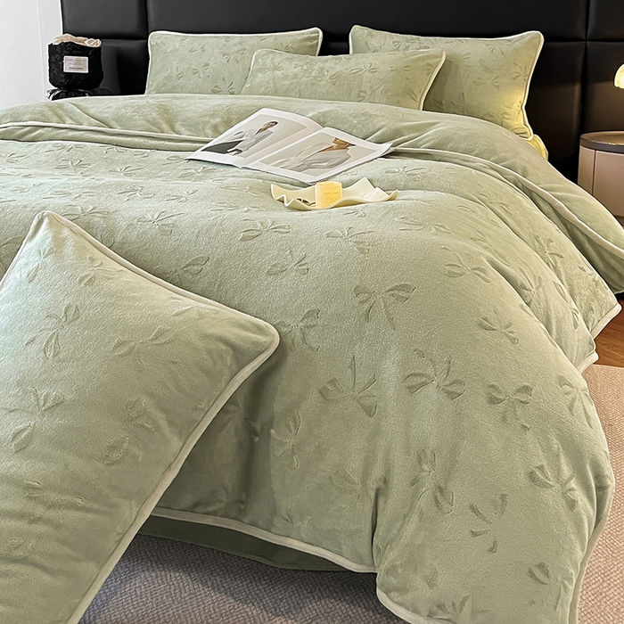91家纺网 家纺一手货源 找家纺 金阳光家纺 2025新款A类立体雕花蝴蝶结包边款牛奶绒四件套-舞蝶系列 舞蝶-蝶绿