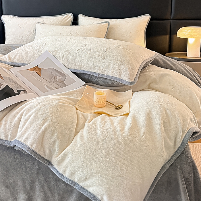 91家纺网 家纺一手货源 找家纺 （总）金阳光家纺 2025新款A类立体雕花蝴蝶结包边款牛奶绒四件套-舞蝶系列