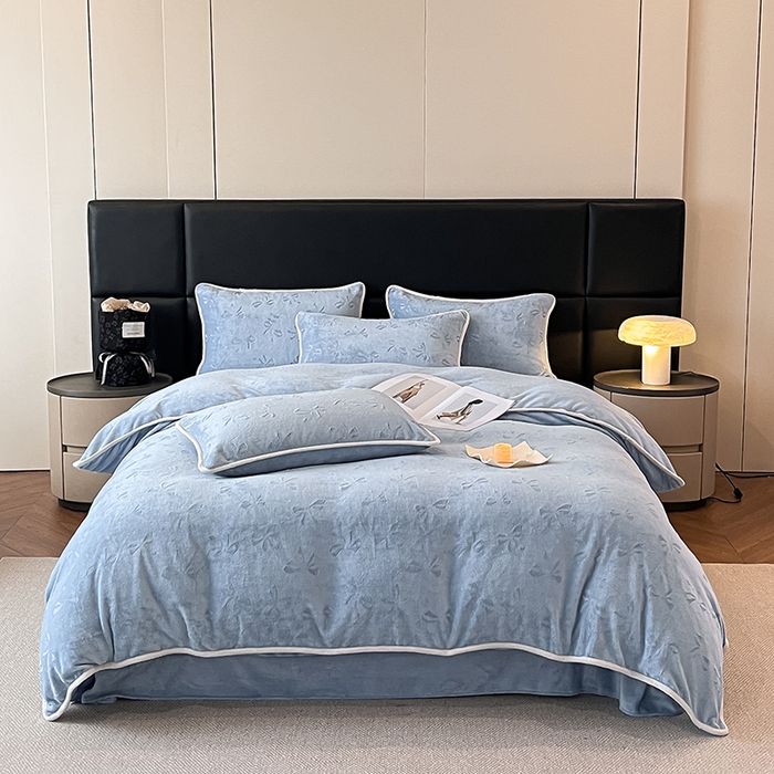 91家纺网 家纺一手货源 找家纺 金阳光家纺 2025新款A类立体雕花蝴蝶结包边款牛奶绒四件套-舞蝶系列 舞蝶-蝶蓝