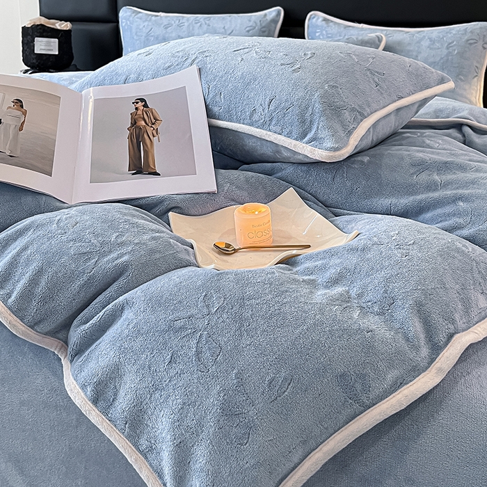 91家纺网 家纺一手货源 找家纺 金阳光家纺 2025新款A类立体雕花蝴蝶结包边款牛奶绒四件套-舞蝶系列 舞蝶-蝶蓝