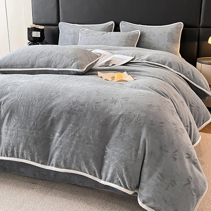 91家纺网 家纺一手货源 找家纺 金阳光家纺 2025新款A类立体雕花蝴蝶结包边款牛奶绒四件套-舞蝶系列 舞蝶-蝶灰