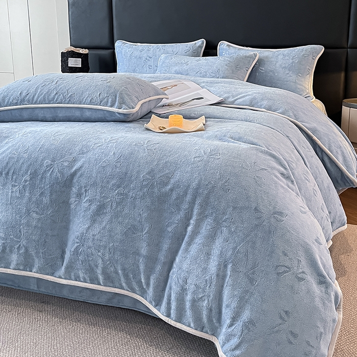 91家纺网 家纺一手货源 找家纺 金阳光家纺 2025新款A类立体雕花蝴蝶结包边款牛奶绒四件套-舞蝶系列 舞蝶-蝶蓝