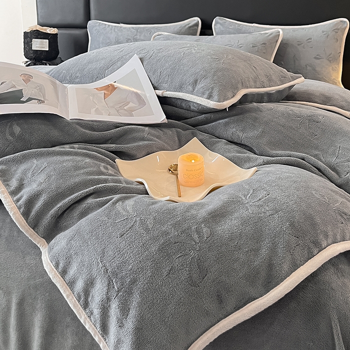 91家纺网 家纺一手货源 找家纺 金阳光家纺 2025新款A类立体雕花蝴蝶结包边款牛奶绒四件套-舞蝶系列 舞蝶-蝶灰