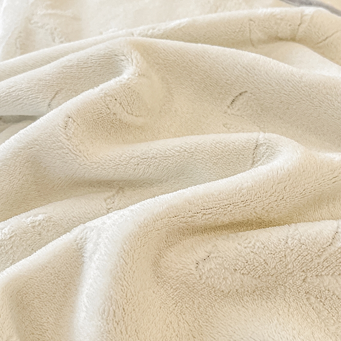 91家纺网 家纺一手货源 找家纺 金阳光家纺 2025新款A类立体雕花蝴蝶结包边款牛奶绒四件套-舞蝶系列 舞蝶-蝶白灰