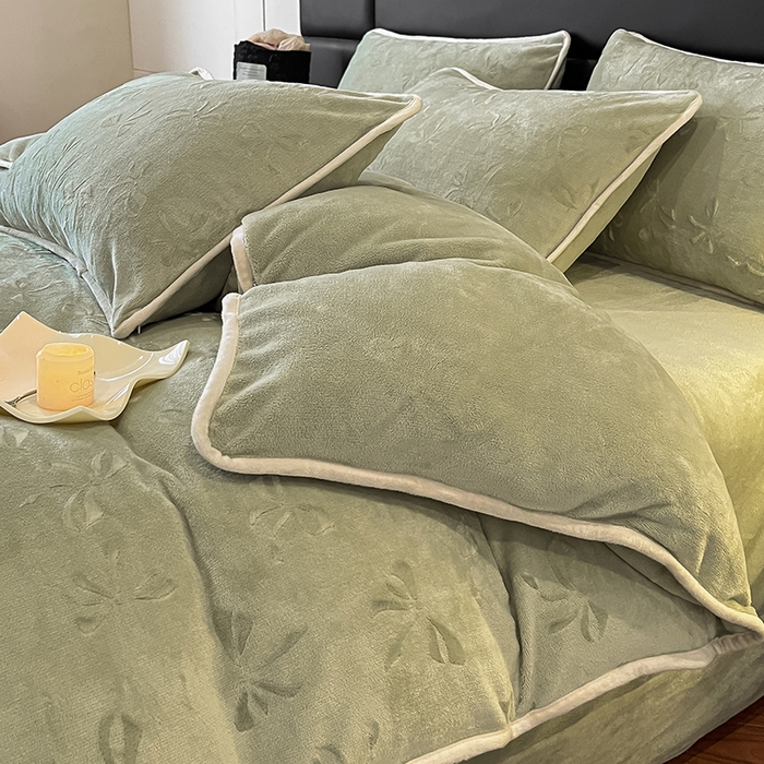 91家纺网 家纺一手货源 找家纺 金阳光家纺 2025新款A类立体雕花蝴蝶结包边款牛奶绒四件套-舞蝶系列 舞蝶-蝶绿