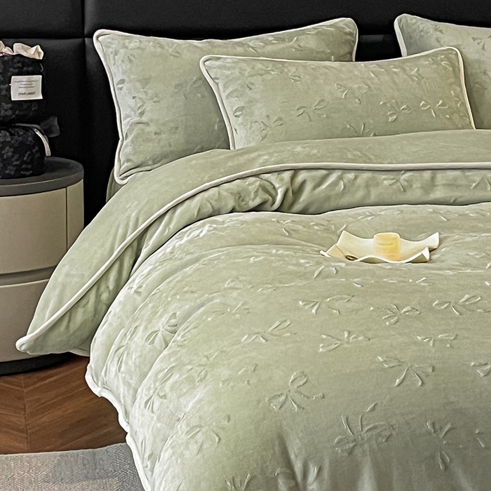 91家纺网 家纺一手货源 找家纺 金阳光家纺 2025新款A类立体雕花蝴蝶结包边款牛奶绒四件套-舞蝶系列 舞蝶-蝶绿