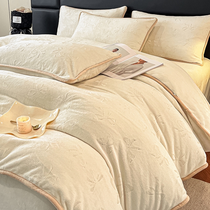 91家纺网 家纺一手货源 找家纺 金阳光家纺 2025新款A类立体雕花蝴蝶结包边款牛奶绒四件套-舞蝶系列 舞蝶-蝶白