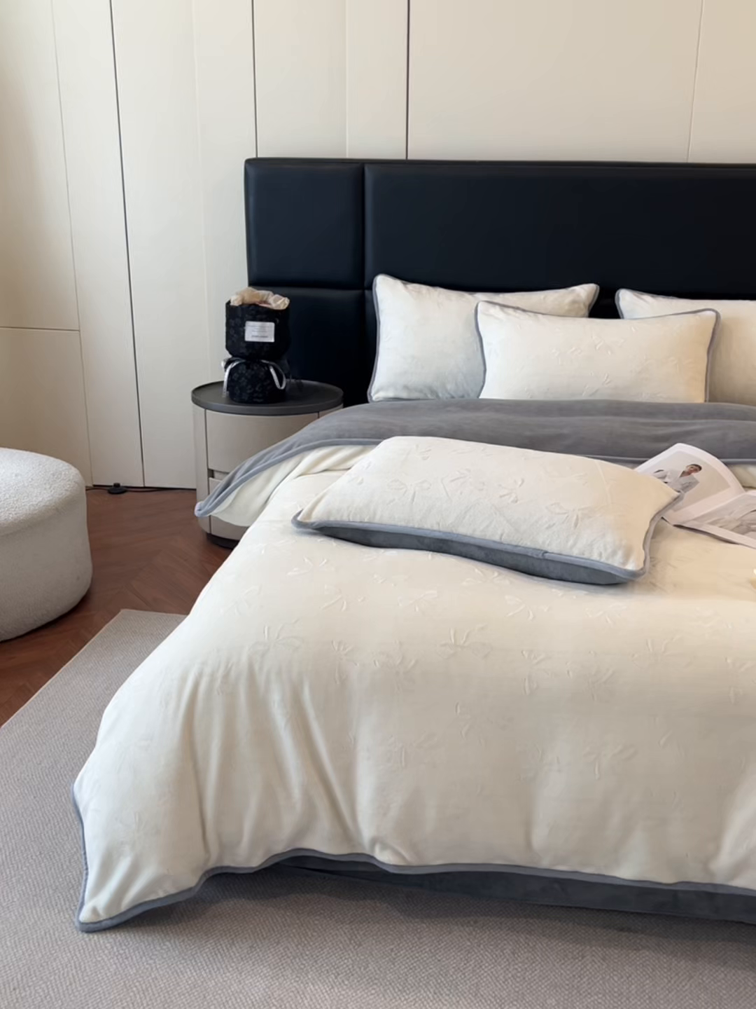 91家纺网 家纺一手货源 找家纺 （总）金阳光家纺 2025新款A类立体雕花蝴蝶结包边款牛奶绒四件套-舞蝶系列