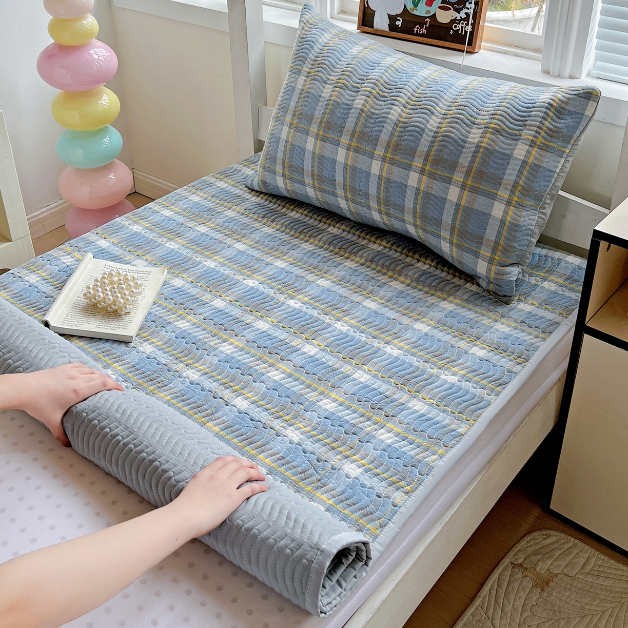 91家纺网 家纺一手货源 找家纺 （总）乐野家居 2025热款学生床全棉色织水洗棉夹棉多功能床垫-床盖