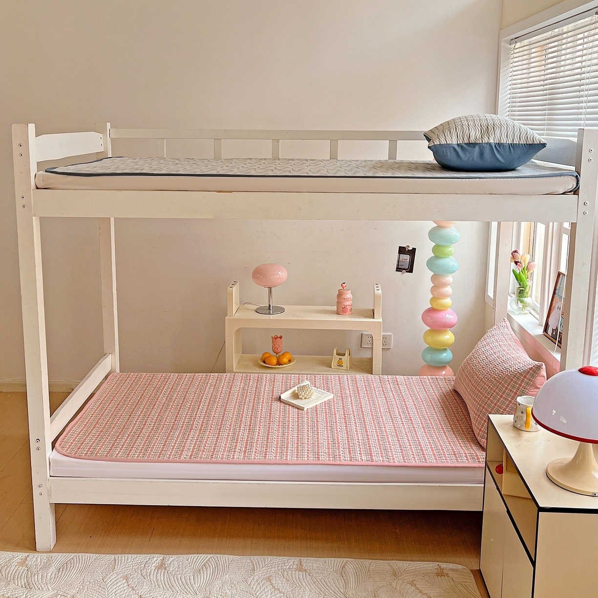 91家纺网 家纺一手货源 找家纺 乐野家居 2025热款学生床全棉色织水洗棉夹棉多功能床垫-床盖 洋气红