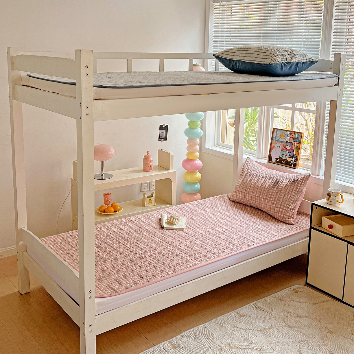 91家纺网 家纺一手货源 找家纺 乐野家居 2025热款学生床全棉色织水洗棉夹棉多功能床垫-床盖 洋气红