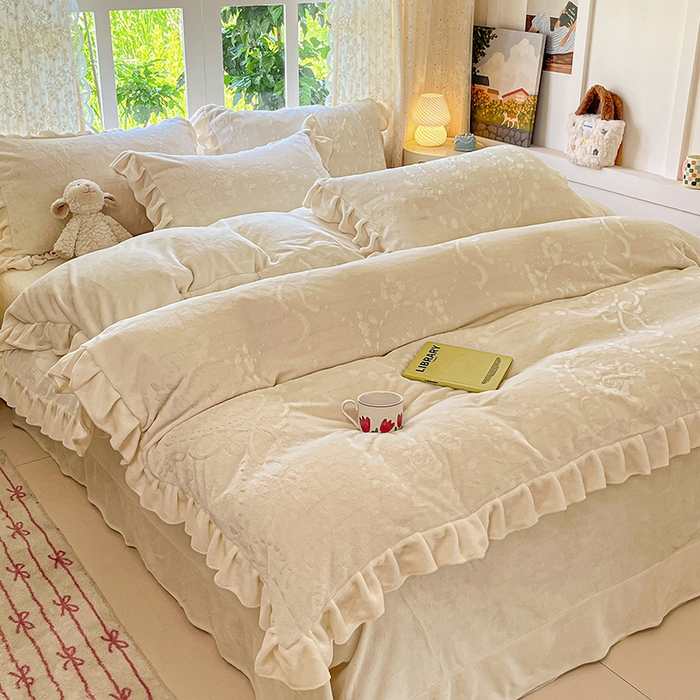 91家纺网 家纺一手货源 找家纺 （总）金阳光家纺 2025新款A类花边款法式风立体雕花牛奶绒四件套-慕斯系列