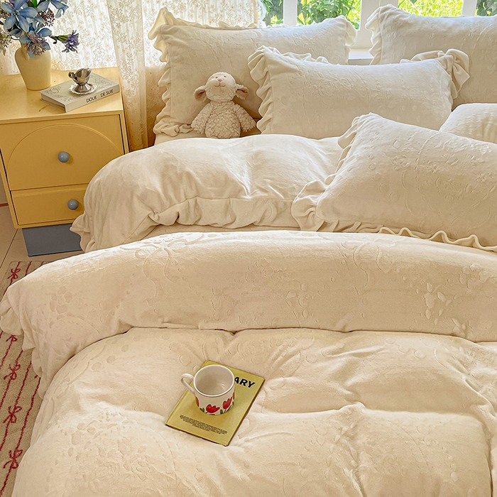 91家纺网 家纺一手货源 找家纺 （总）金阳光家纺 2025新款A类花边款法式风立体雕花牛奶绒四件套-慕斯系列