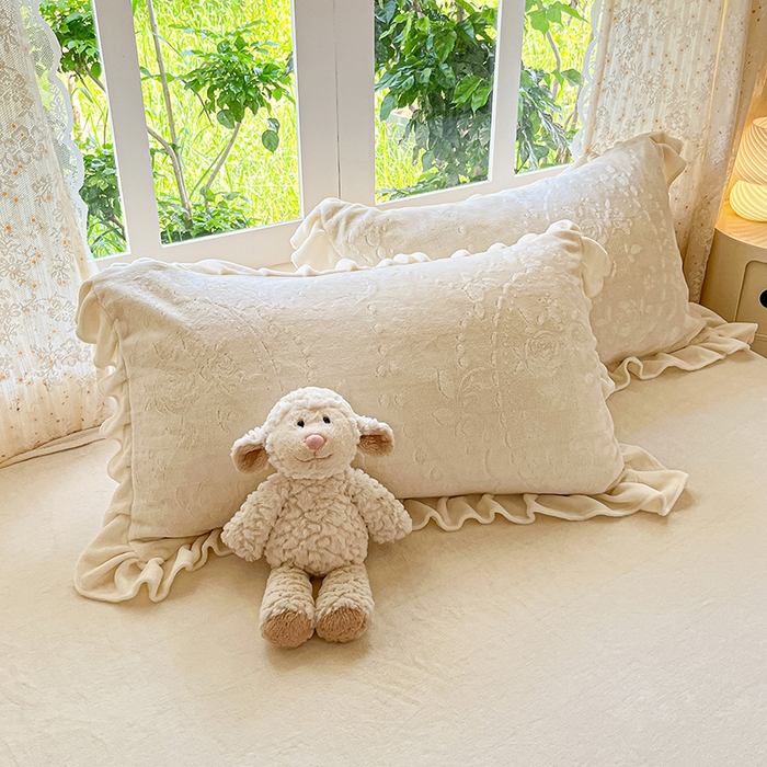 91家纺网 家纺一手货源 找家纺 （总）金阳光家纺 2025新款A类花边款法式风立体雕花牛奶绒四件套-慕斯系列