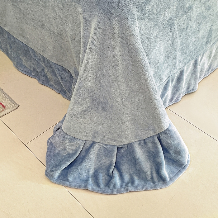 91家纺网 家纺一手货源 找家纺 金阳光家纺 2025新款A类花边款法式风立体雕花牛奶绒四件套-慕斯系列 慕斯-蓝色