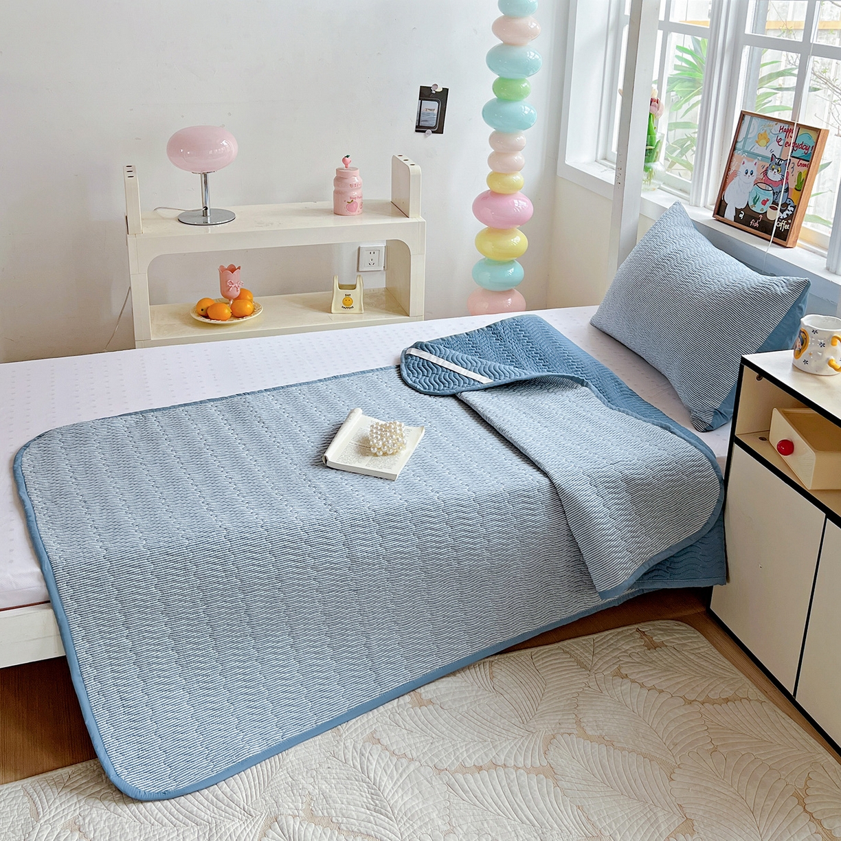 91家纺网 家纺一手货源 找家纺 乐野家居 2025热款学生床全棉色织水洗棉夹棉多功能床垫-床盖 流年布鲁蓝