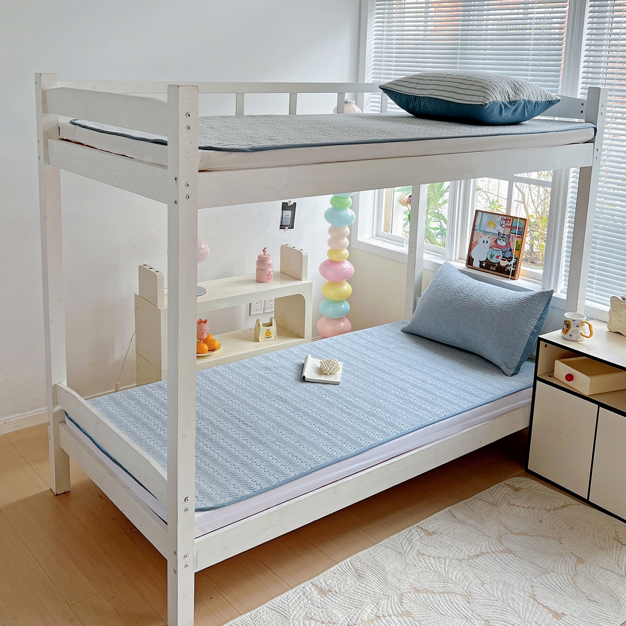 91家纺网 家纺一手货源 找家纺 乐野家居 2025热款学生床全棉色织水洗棉夹棉多功能床垫-床盖 流年布鲁蓝