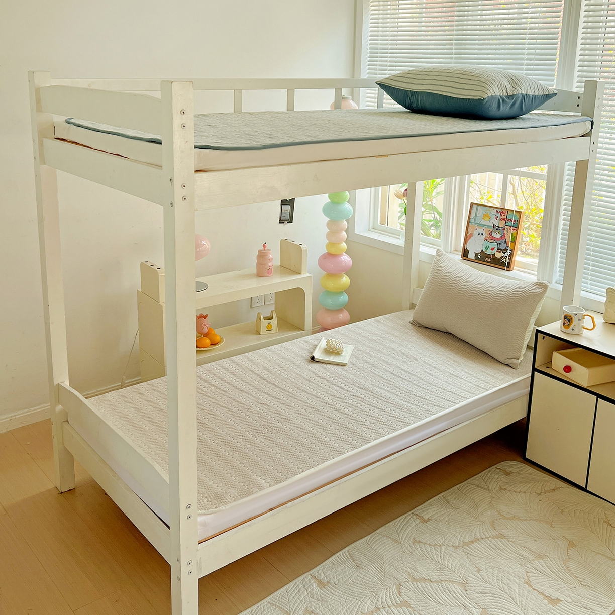 91家纺网 家纺一手货源 找家纺 乐野家居 2025热款学生床全棉色织水洗棉夹棉多功能床垫-床盖 流年米咖