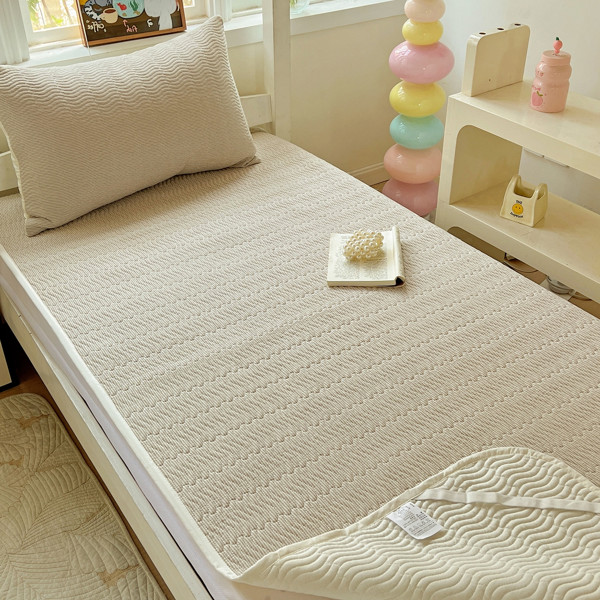 91家纺网 家纺一手货源 找家纺 乐野家居 2025热款学生床全棉色织水洗棉夹棉多功能床垫-床盖 流年米咖
