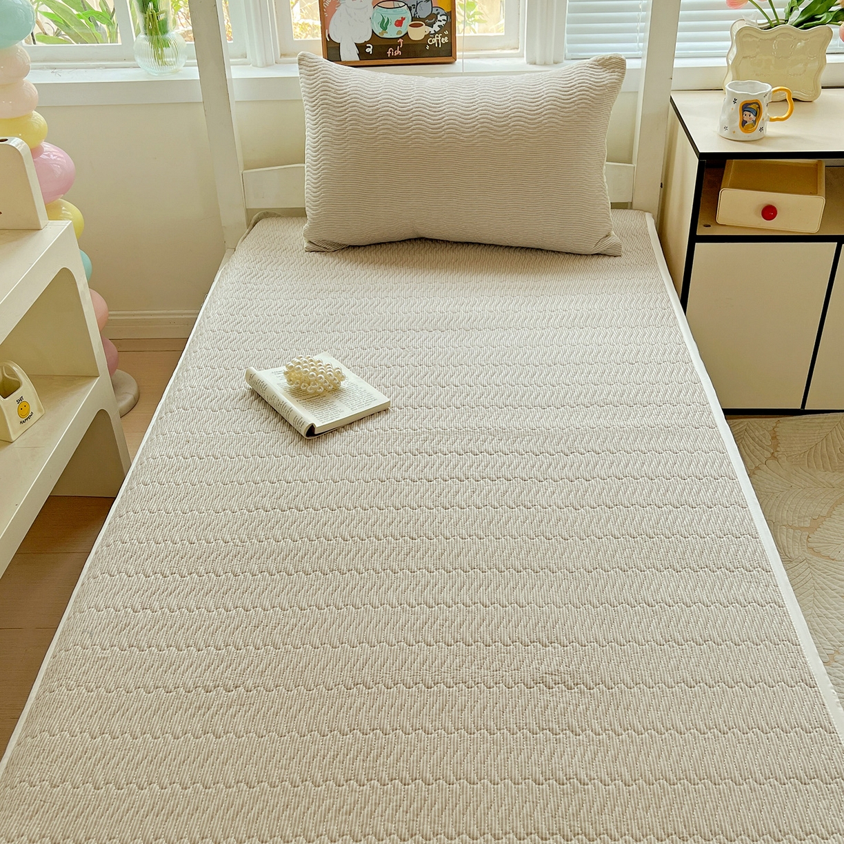 91家纺网 家纺一手货源 找家纺 乐野家居 2025热款学生床全棉色织水洗棉夹棉多功能床垫-床盖 流年米咖