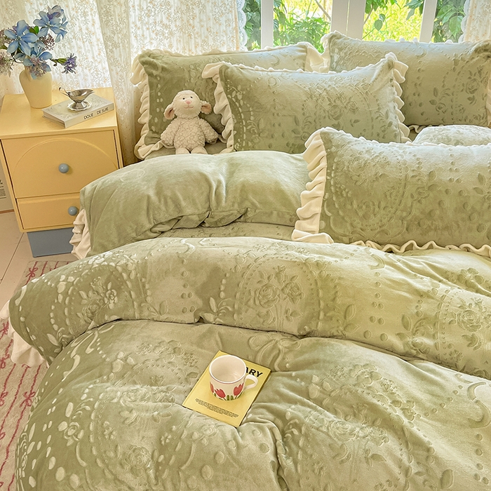 91家纺网 家纺一手货源 找家纺 金阳光家纺 2025新款A类花边款法式风立体雕花牛奶绒四件套-慕斯系列 慕斯-绿色