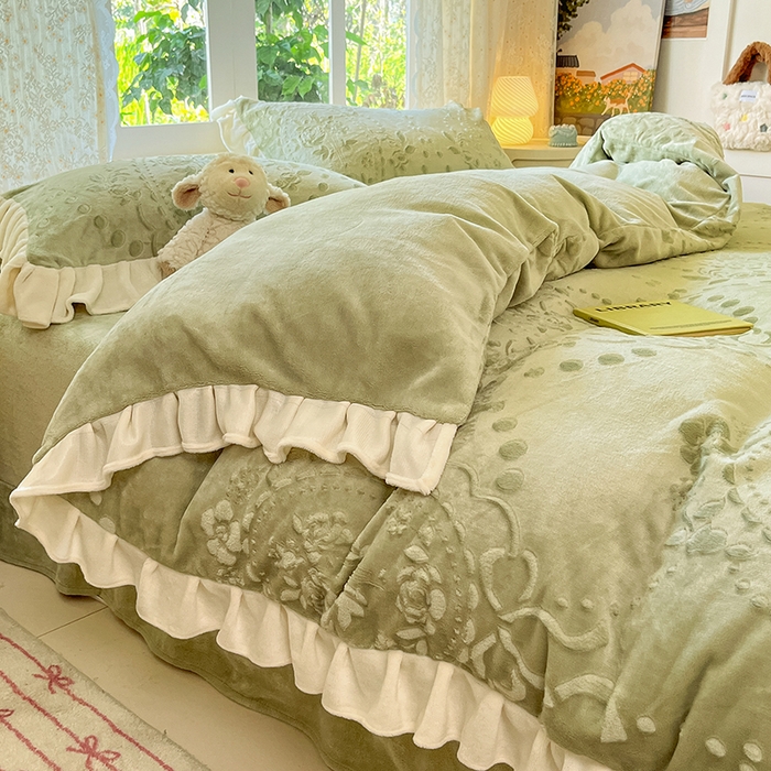 91家纺网 家纺一手货源 找家纺 金阳光家纺 2025新款A类花边款法式风立体雕花牛奶绒四件套-慕斯系列 慕斯-绿色