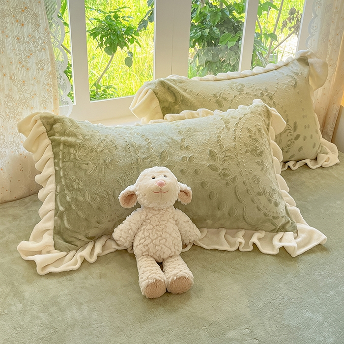 91家纺网 家纺一手货源 找家纺 金阳光家纺 2025新款A类花边款法式风立体雕花牛奶绒四件套-慕斯系列 慕斯-绿色