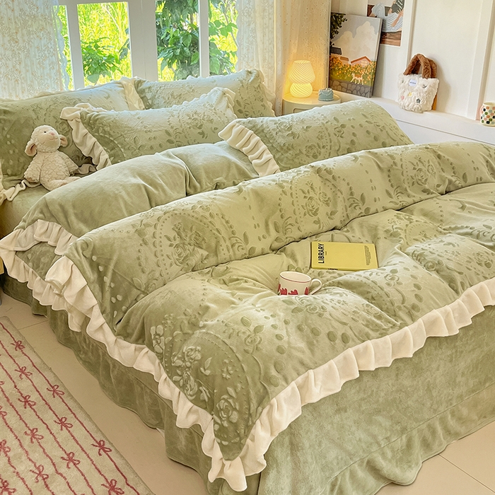 91家纺网 家纺一手货源 找家纺 金阳光家纺 2025新款A类花边款法式风立体雕花牛奶绒四件套-慕斯系列 慕斯-绿色