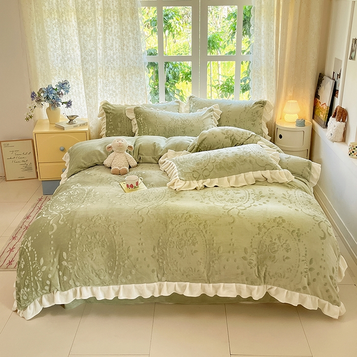 91家纺网 家纺一手货源 找家纺 金阳光家纺 2025新款A类花边款法式风立体雕花牛奶绒四件套-慕斯系列 慕斯-绿色