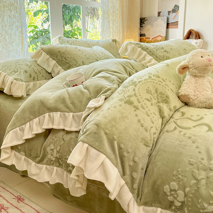 91家纺网 家纺一手货源 找家纺 金阳光家纺 2025新款A类花边款法式风立体雕花牛奶绒四件套-慕斯系列 慕斯-绿色
