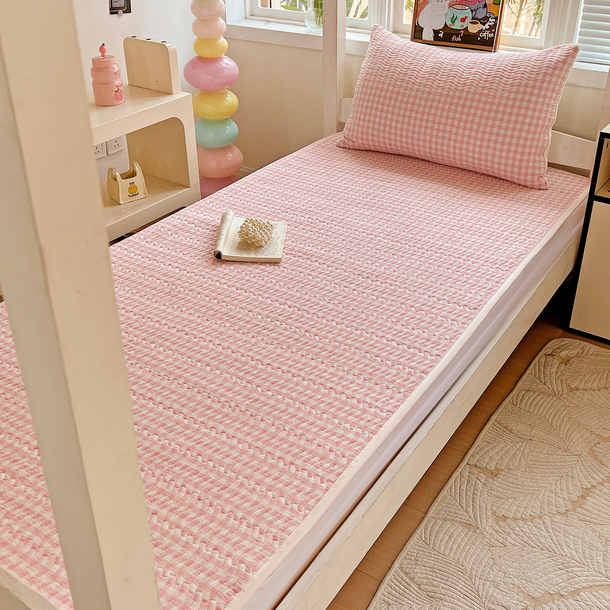 91家纺网 家纺一手货源 找家纺 乐野家居 2025热款学生床全棉色织水洗棉夹棉多功能床垫-床盖 粉小格