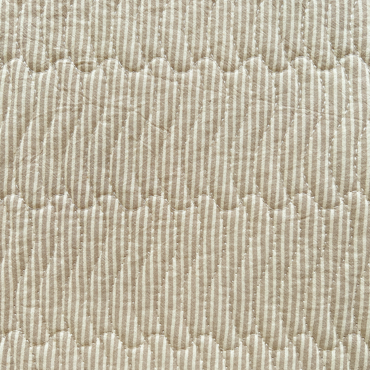 91家纺网 家纺一手货源 找家纺 乐野家居 2025热款学生床全棉色织水洗棉夹棉多功能床垫-床盖 流年米咖